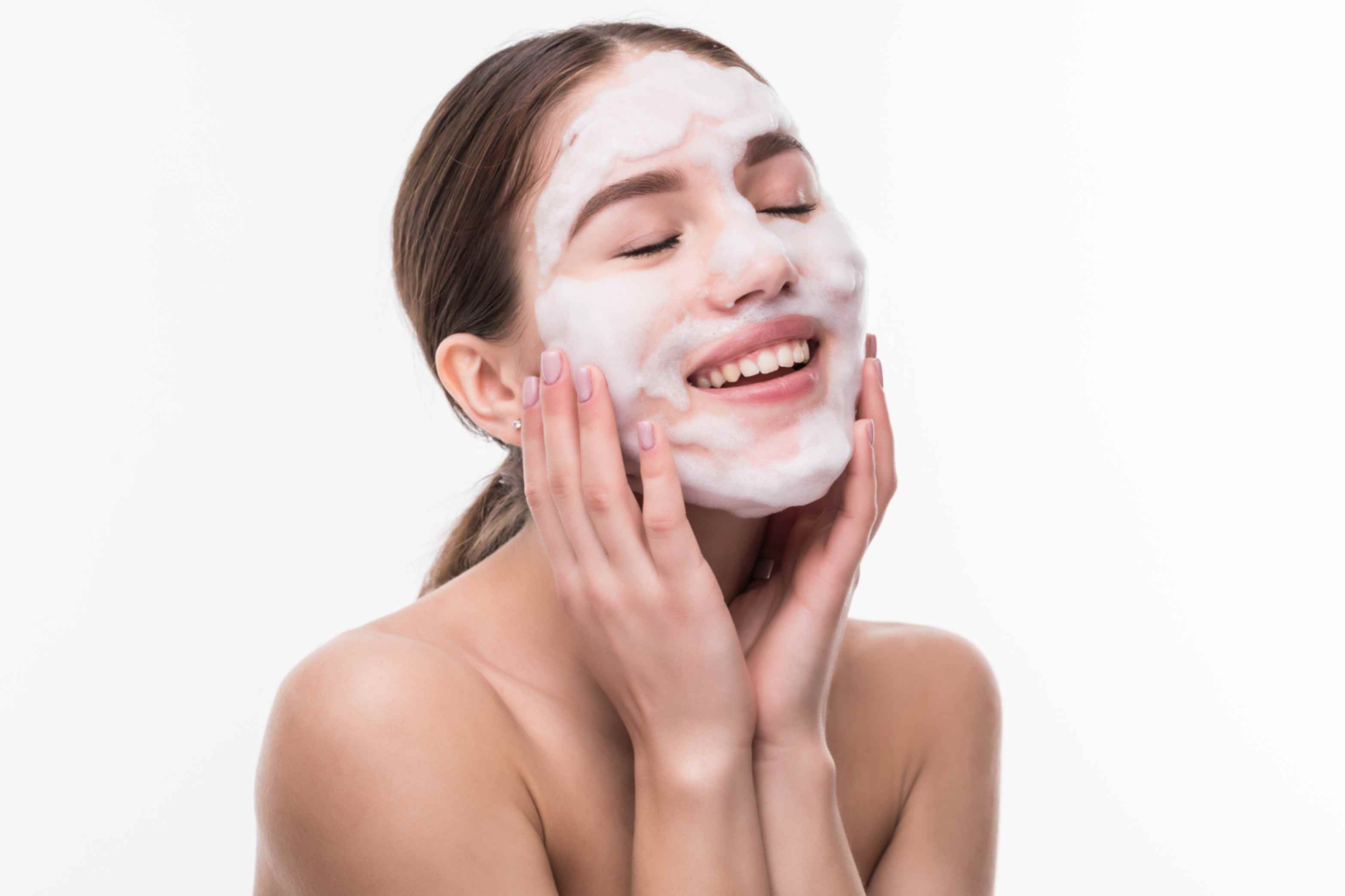 Which Face Wash Is Best For Skin Brightening & Hyperpigmentation?
